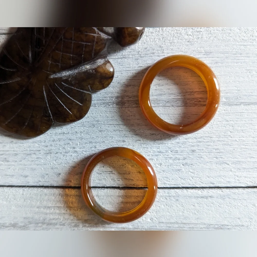 🤎 Set of 2 Banded Agate Warm Caramel Brown Semi-Precious Band Rings ~ 7 1/2 - Picture 1 of 16